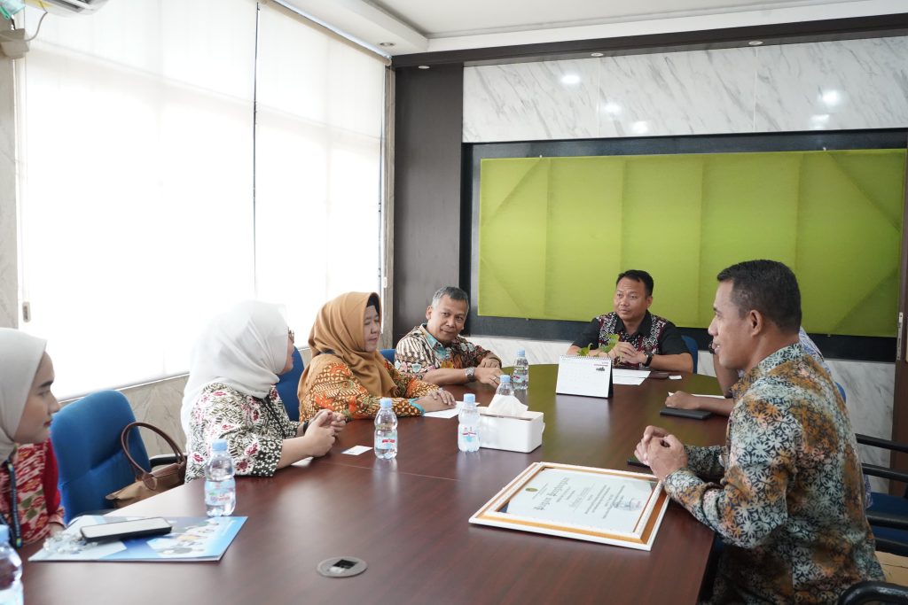 Perbanas Institute menerima sertifikat penghargaan dari Kementerian Imigrasi dan Pemsyarakatan RI